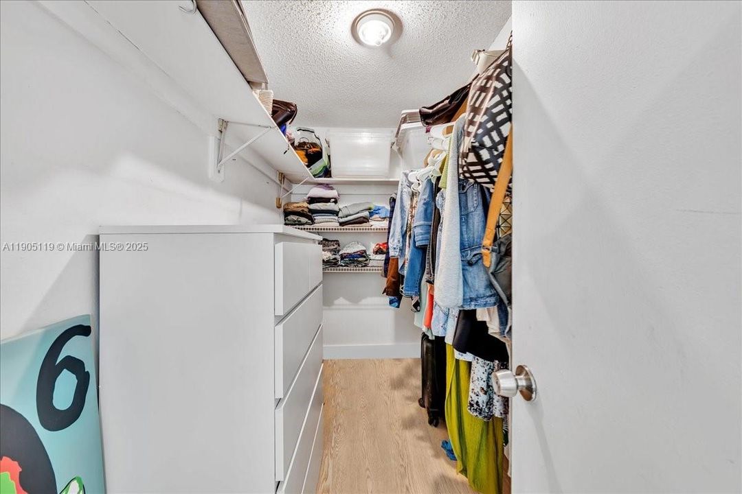 Active With Contract: $2,550 (2 beds, 2 baths, 1010 Square Feet)