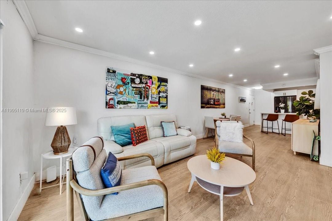 Active With Contract: $2,550 (2 beds, 2 baths, 1010 Square Feet)