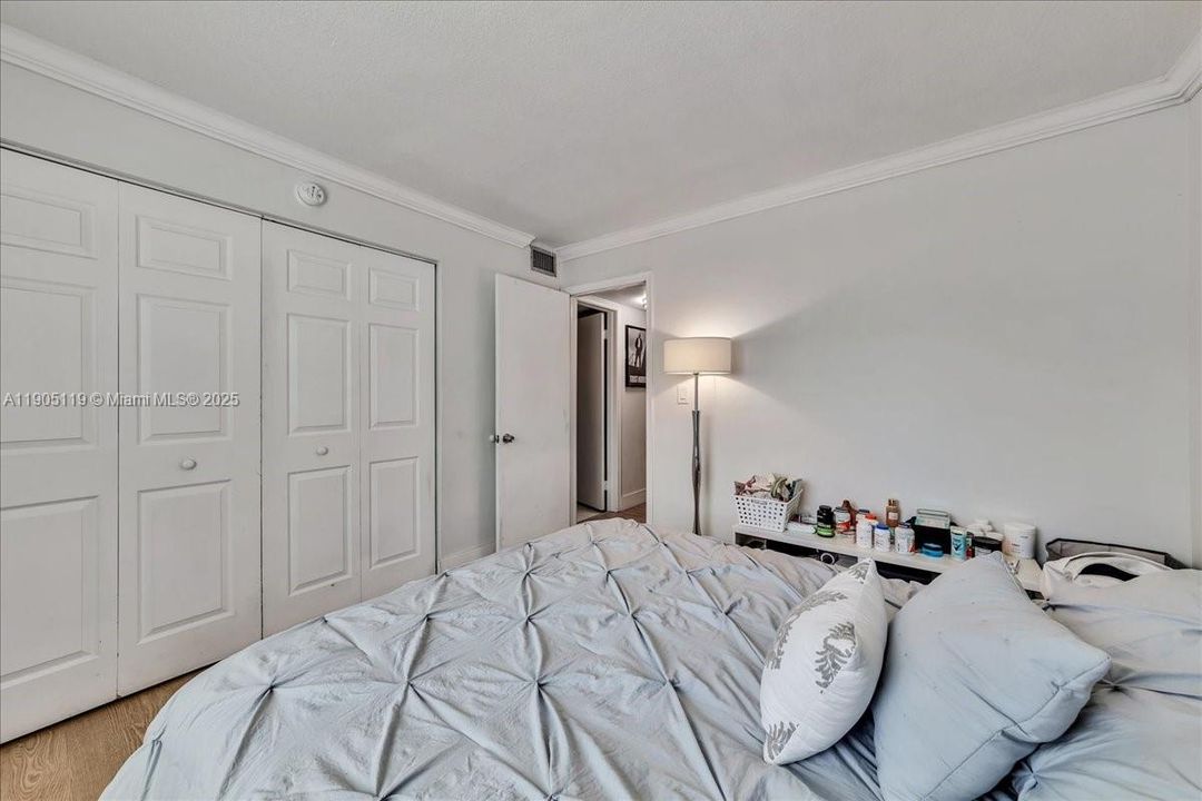 Active With Contract: $2,550 (2 beds, 2 baths, 1010 Square Feet)