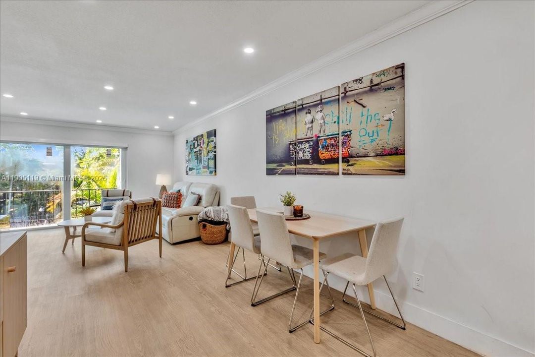 Active With Contract: $2,550 (2 beds, 2 baths, 1010 Square Feet)