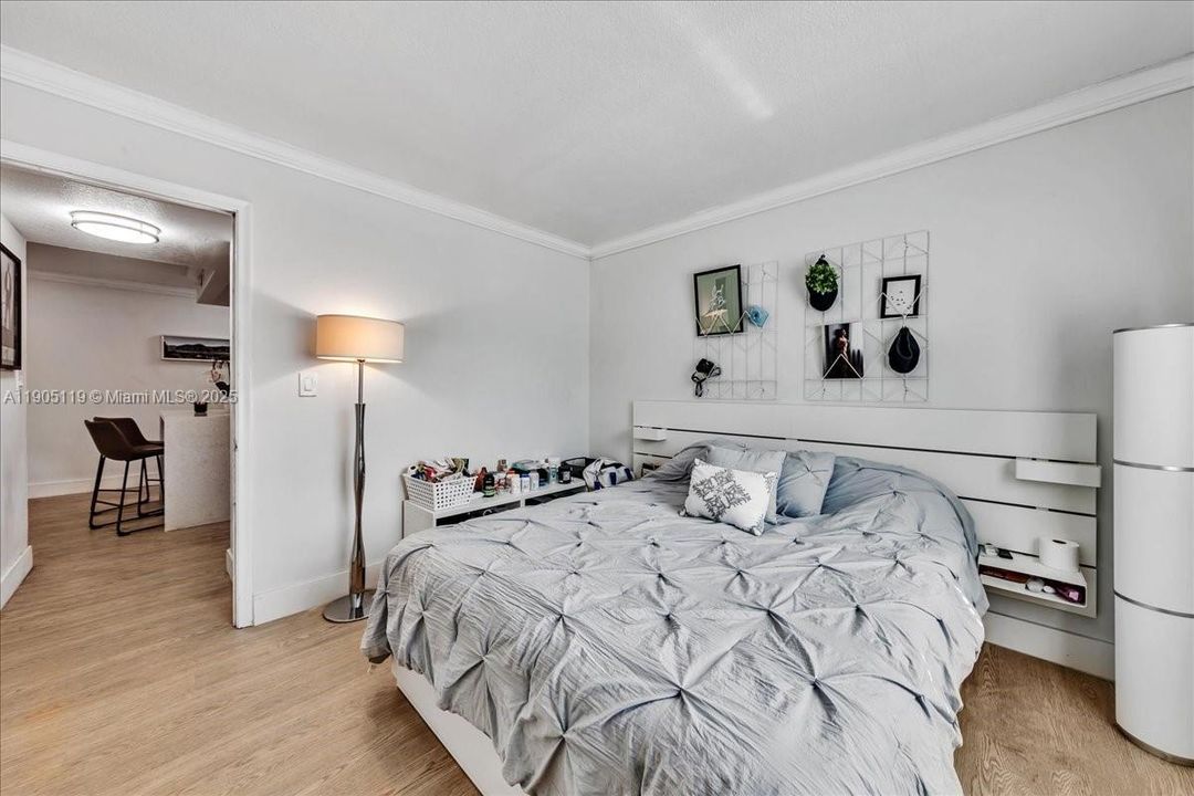 Active With Contract: $2,550 (2 beds, 2 baths, 1010 Square Feet)