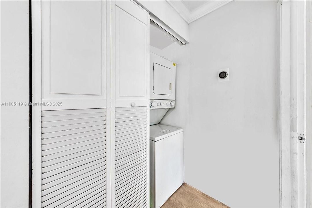 Active With Contract: $2,550 (2 beds, 2 baths, 1010 Square Feet)