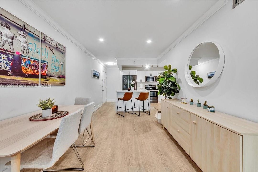 Active With Contract: $2,550 (2 beds, 2 baths, 1010 Square Feet)