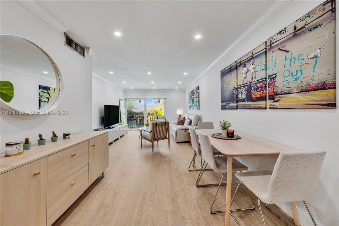 Active With Contract: $2,550 (2 beds, 2 baths, 1010 Square Feet)