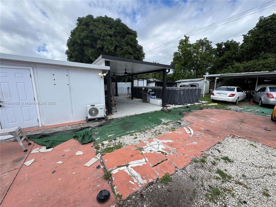 Recently Rented: $4,000 (4 beds, 3 baths, 1750 Square Feet)