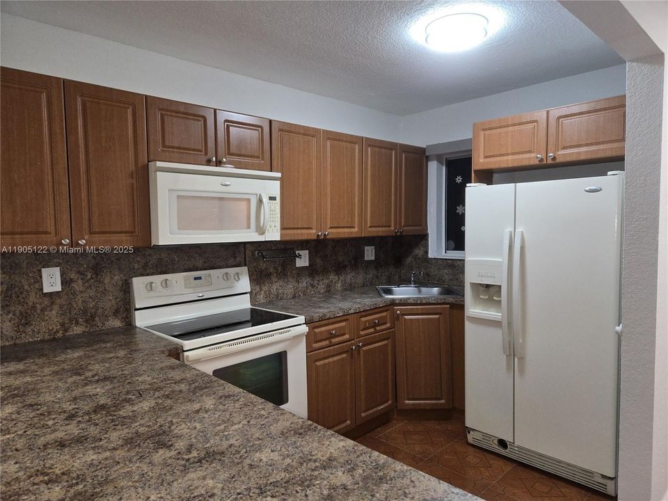 Active With Contract: $2,200 (2 beds, 1 baths, 1024 Square Feet)