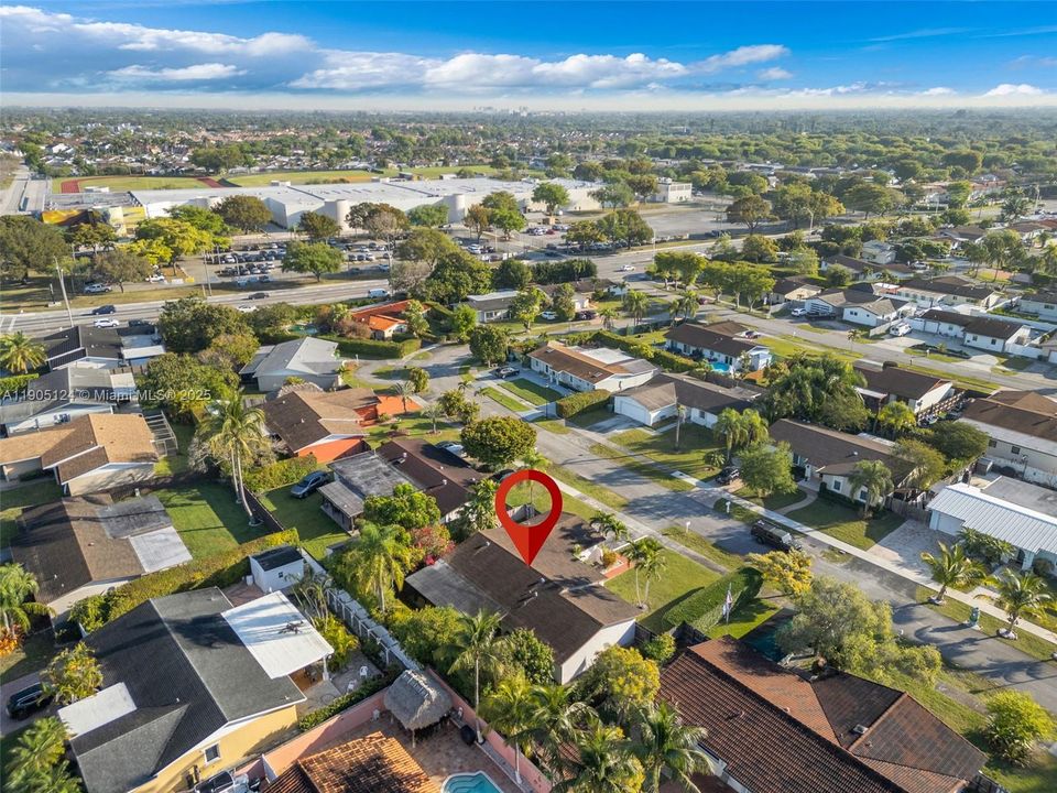 Active With Contract: $700,000 (4 beds, 2 baths, 1612 Square Feet)