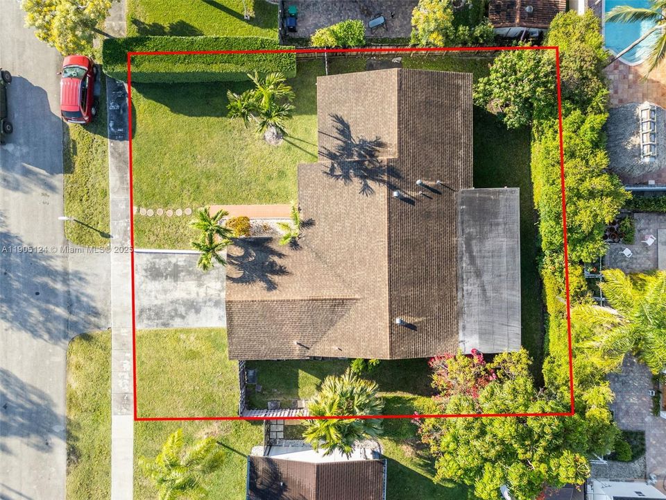 Active With Contract: $700,000 (4 beds, 2 baths, 1612 Square Feet)