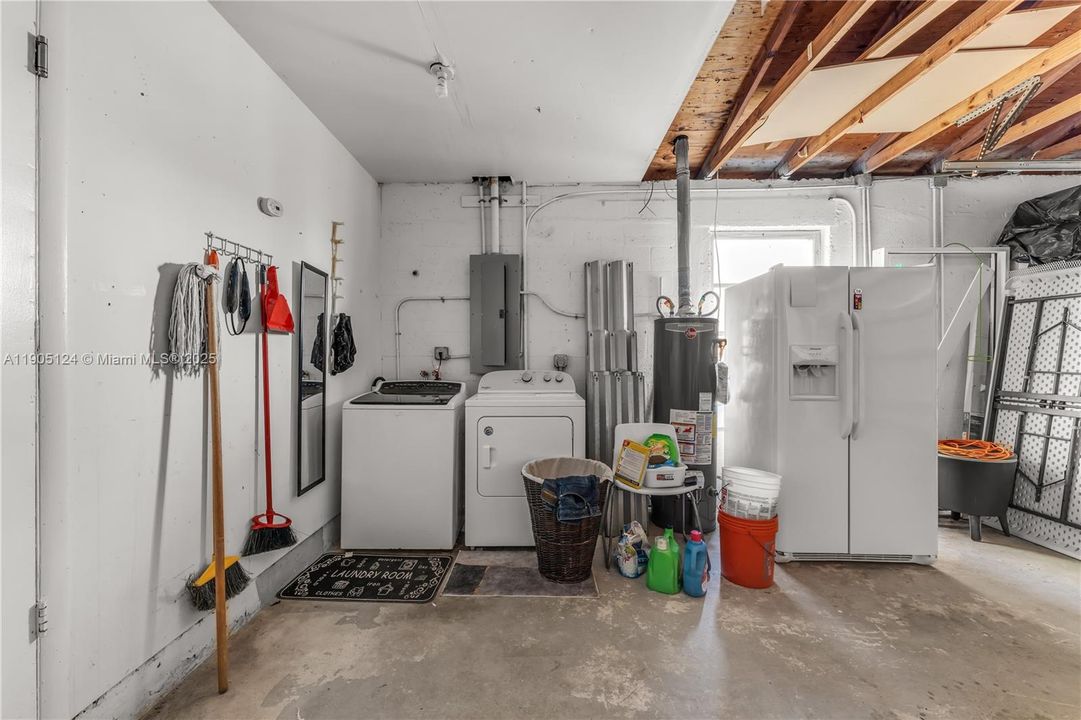 Active With Contract: $700,000 (4 beds, 2 baths, 1612 Square Feet)