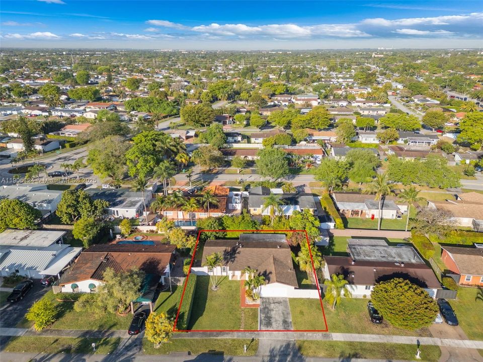 Active With Contract: $700,000 (4 beds, 2 baths, 1612 Square Feet)