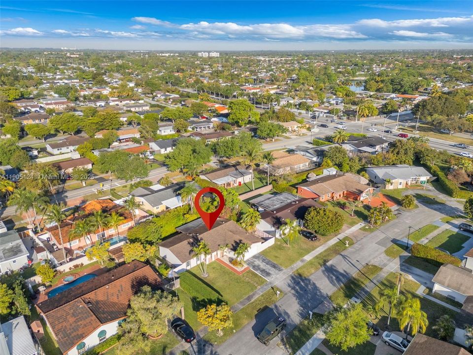 Active With Contract: $700,000 (4 beds, 2 baths, 1612 Square Feet)