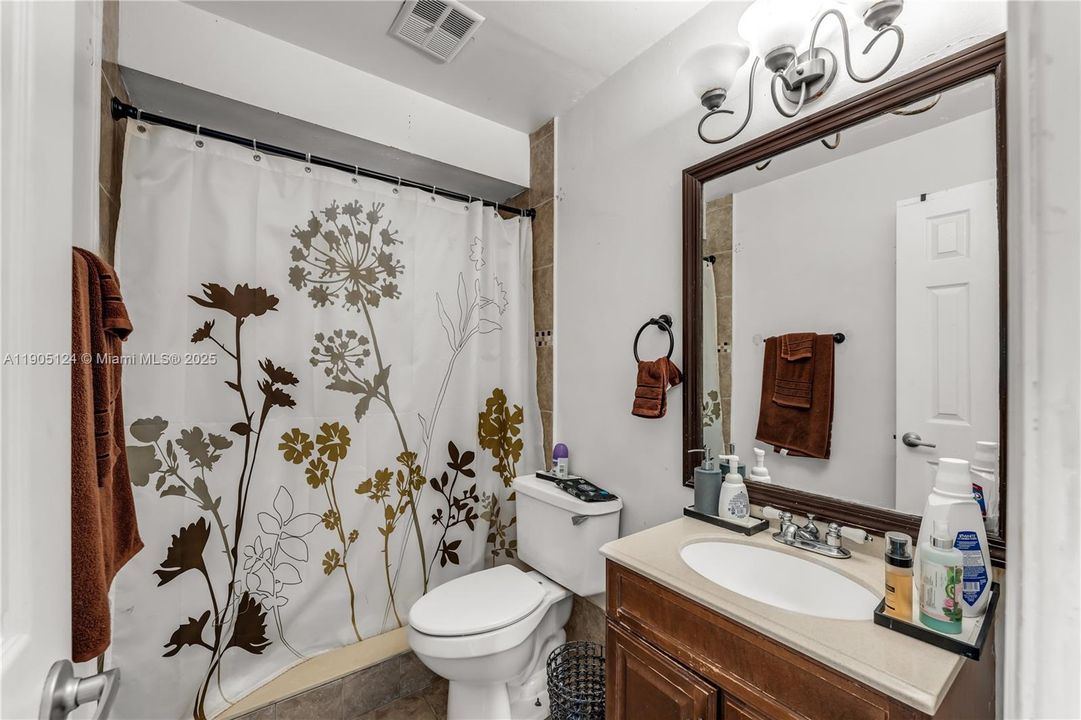 Active With Contract: $700,000 (4 beds, 2 baths, 1612 Square Feet)