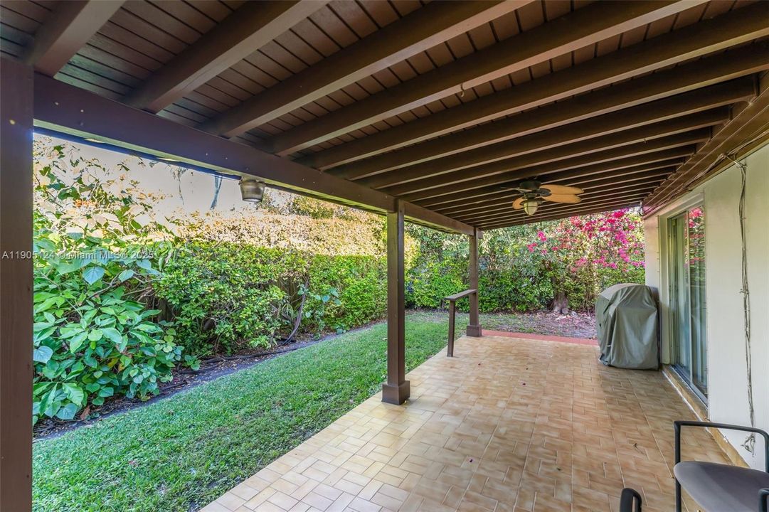 Active With Contract: $700,000 (4 beds, 2 baths, 1612 Square Feet)