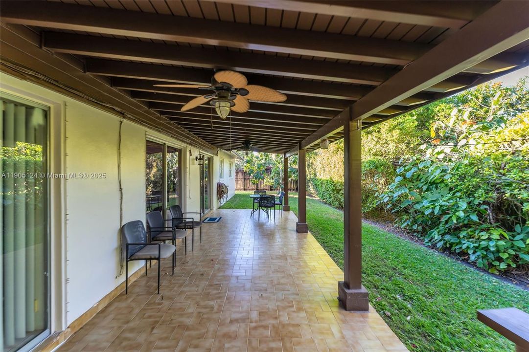 Active With Contract: $700,000 (4 beds, 2 baths, 1612 Square Feet)