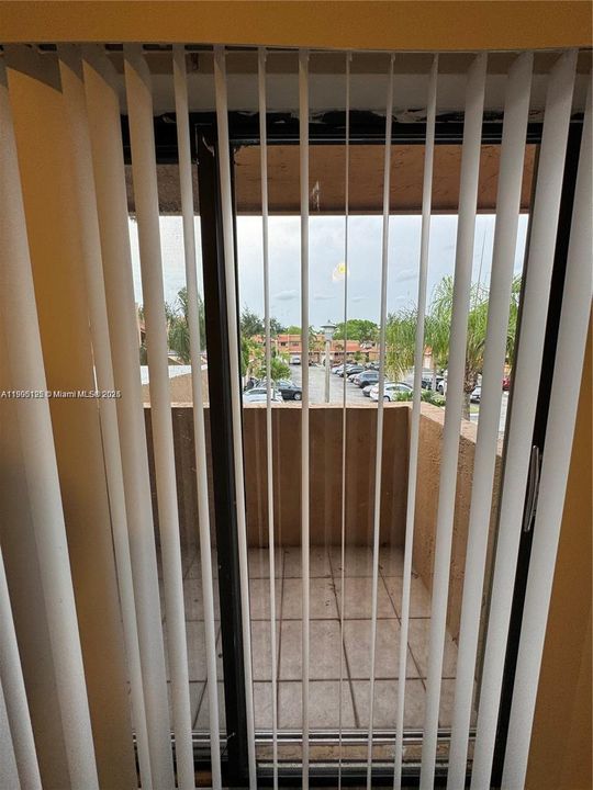 For Sale: $359,000 (2 beds, 2 baths, 1024 Square Feet)