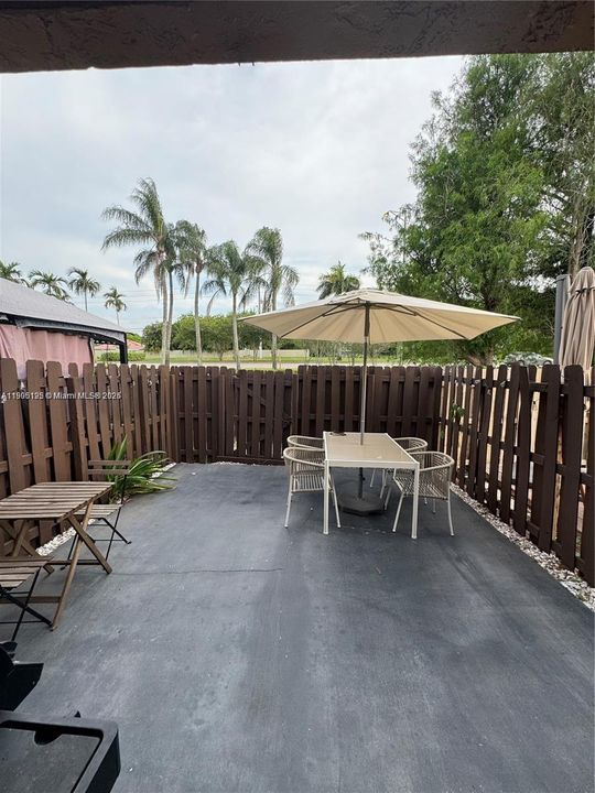 For Sale: $359,000 (2 beds, 2 baths, 1024 Square Feet)