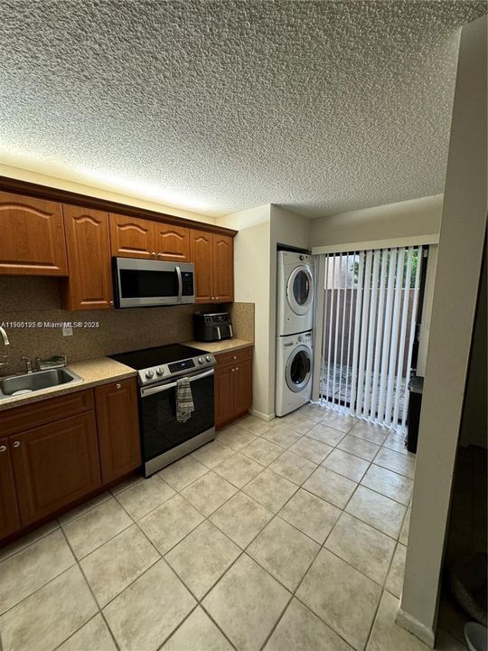 For Sale: $359,000 (2 beds, 2 baths, 1024 Square Feet)