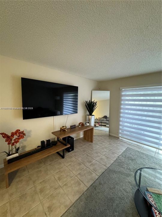 For Sale: $359,000 (2 beds, 2 baths, 1024 Square Feet)