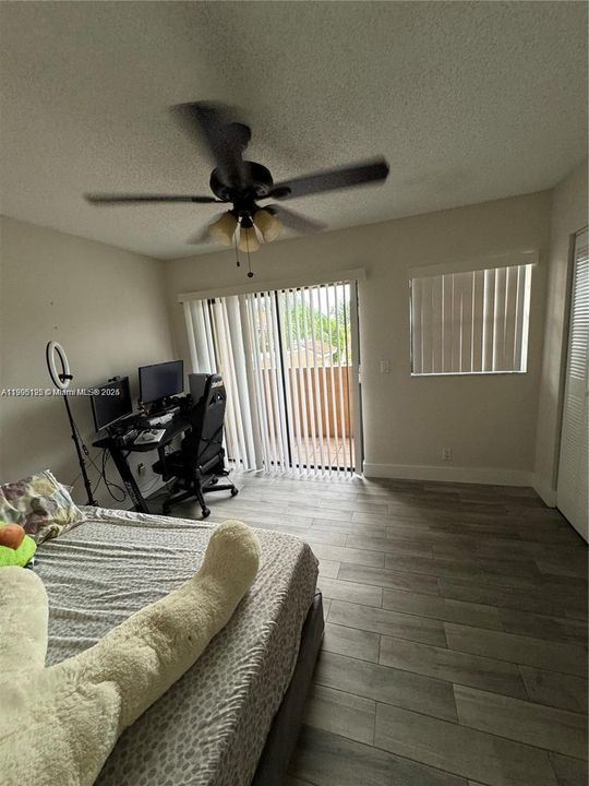 For Sale: $359,000 (2 beds, 2 baths, 1024 Square Feet)