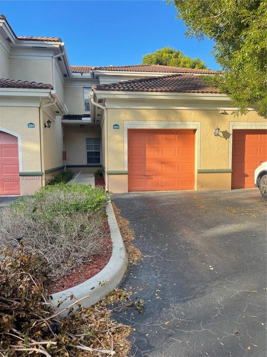 For Rent: $2,700 (2 beds, 2 baths, 1205 Square Feet)