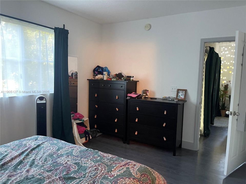 For Rent: $2,700 (2 beds, 2 baths, 1205 Square Feet)