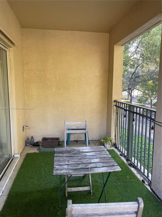 For Rent: $2,700 (2 beds, 2 baths, 1205 Square Feet)