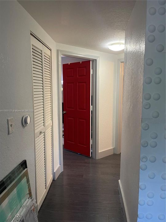 hallway to 2nd bedroom/bathroom/laundry