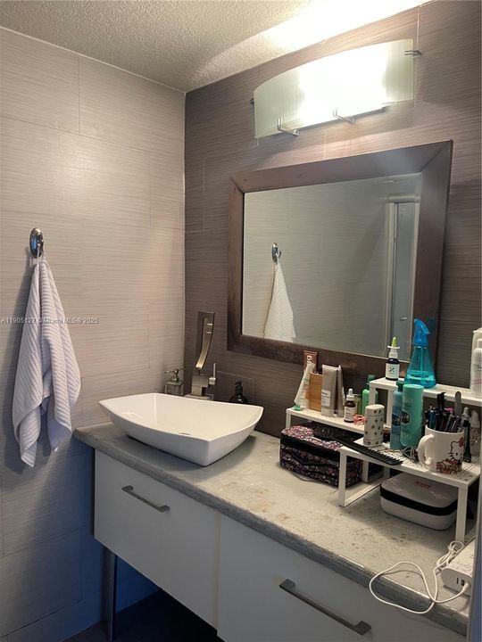 For Rent: $2,700 (2 beds, 2 baths, 1205 Square Feet)