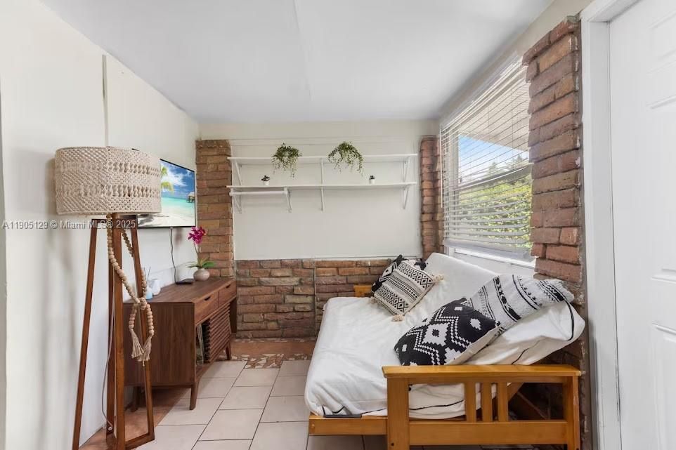 На продажу: $549,000 (2 спален, 1 ванн, 884 Квадратных фут)