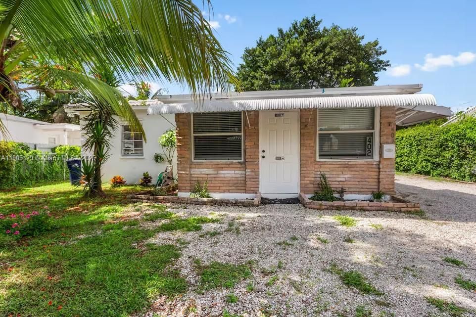 На продажу: $549,000 (2 спален, 1 ванн, 884 Квадратных фут)