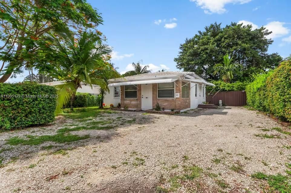 На продажу: $549,000 (2 спален, 1 ванн, 884 Квадратных фут)