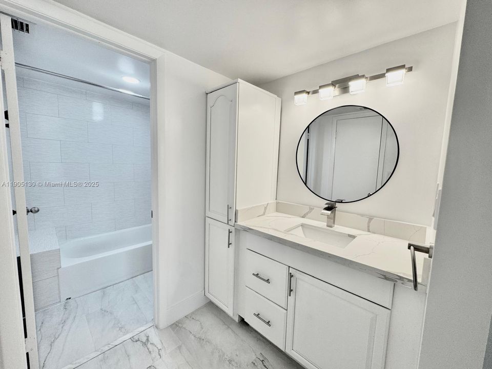 Active With Contract: $1,850 (1 beds, 1 baths, 915 Square Feet)