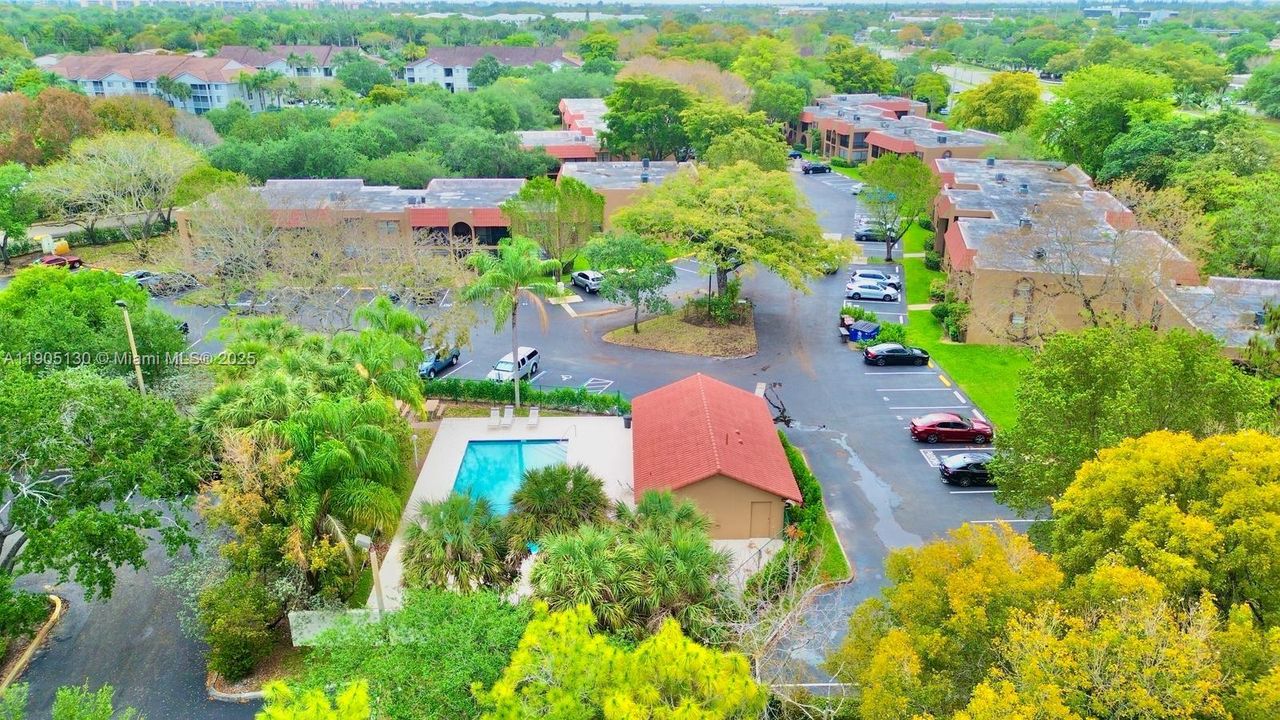 Active With Contract: $1,850 (1 beds, 1 baths, 915 Square Feet)