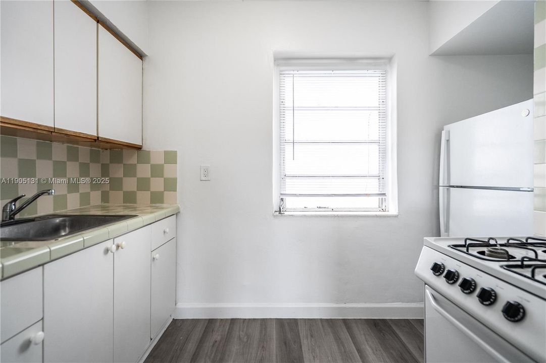 For Rent: $1,800 (1 beds, 1 baths, 650 Square Feet)