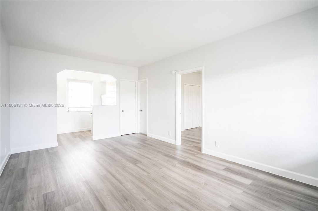 For Rent: $1,800 (1 beds, 1 baths, 650 Square Feet)