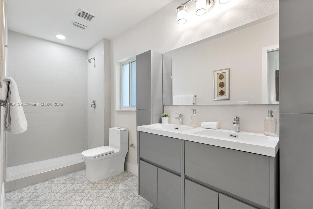 For Sale: $575,000 (4 beds, 3 baths, 1932 Square Feet)