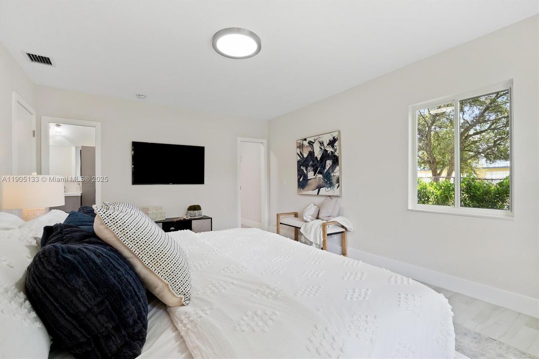 For Sale: $575,000 (4 beds, 3 baths, 1932 Square Feet)