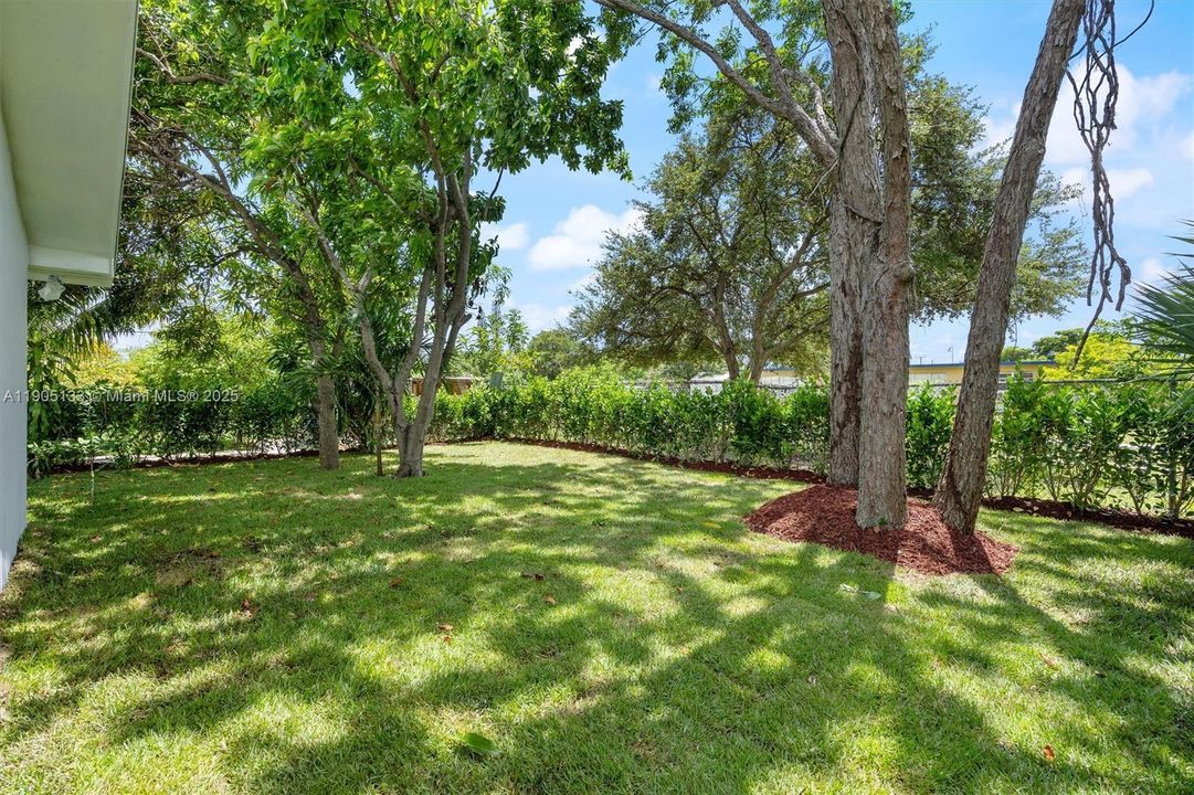 For Sale: $575,000 (4 beds, 3 baths, 1932 Square Feet)