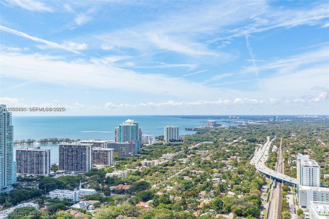 En Venta: $719,000 (2 camas, 3 baños, 1297 Pies cuadrados)