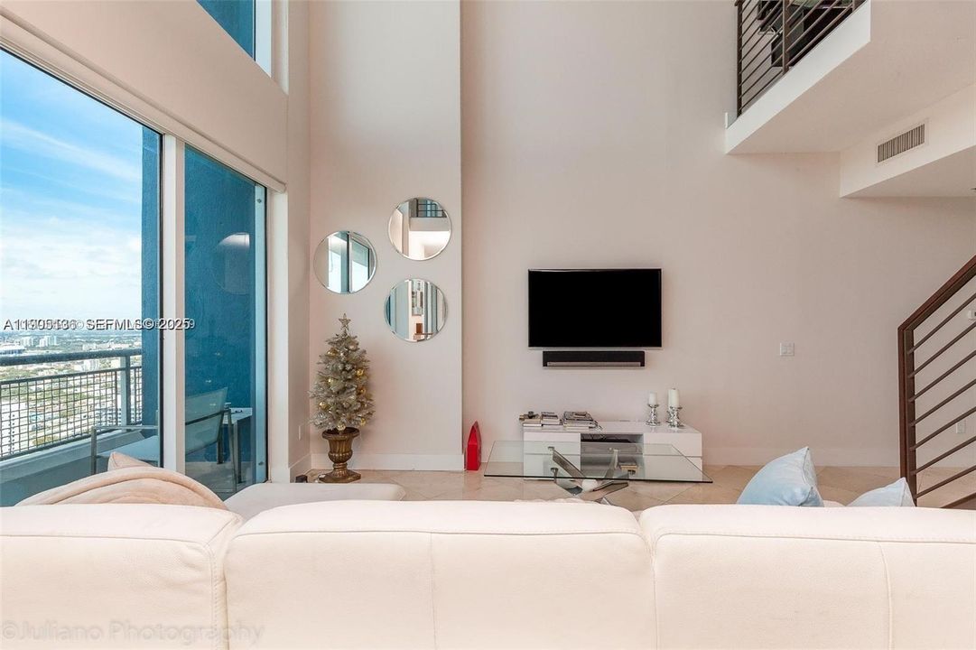 En Venta: $719,000 (2 camas, 3 baños, 1297 Pies cuadrados)