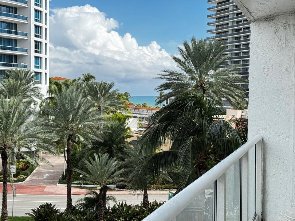 For Sale: $1,175,000 (3 beds, 2 baths, 1390 Square Feet)