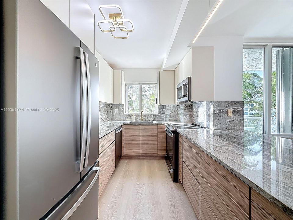 For Sale: $1,175,000 (3 beds, 2 baths, 1390 Square Feet)