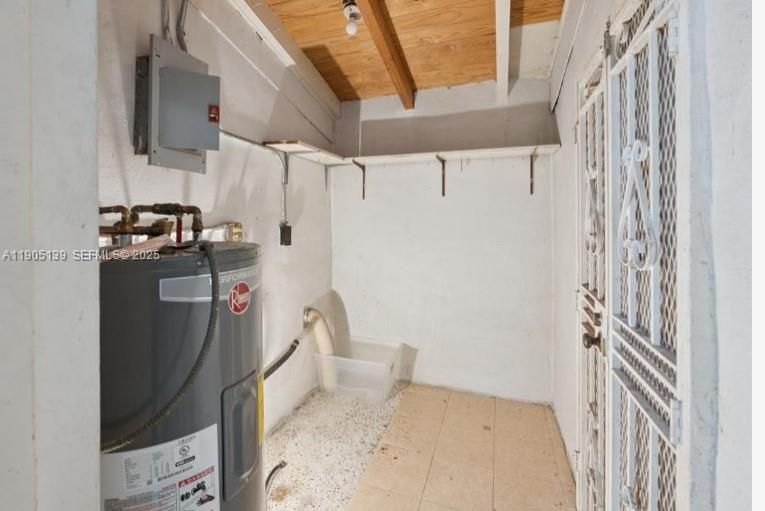 Utility Room/Washer Dryer Hookup/Water Heater