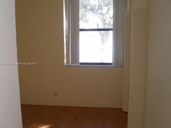 待售: $174,000 (2 贝兹, 2 浴室, 890 平方英尺)