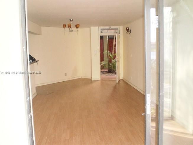 待售: $174,000 (2 贝兹, 2 浴室, 890 平方英尺)