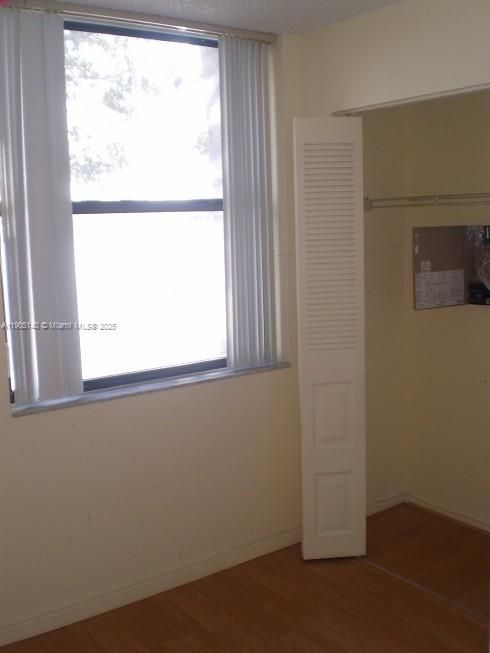 待售: $174,000 (2 贝兹, 2 浴室, 890 平方英尺)