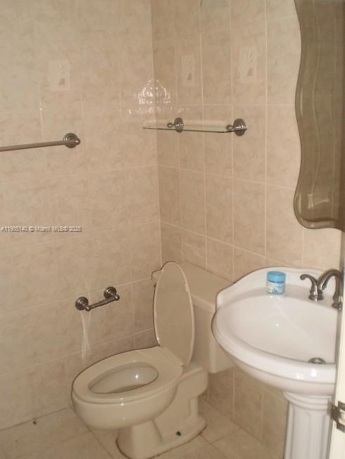 待售: $174,000 (2 贝兹, 2 浴室, 890 平方英尺)