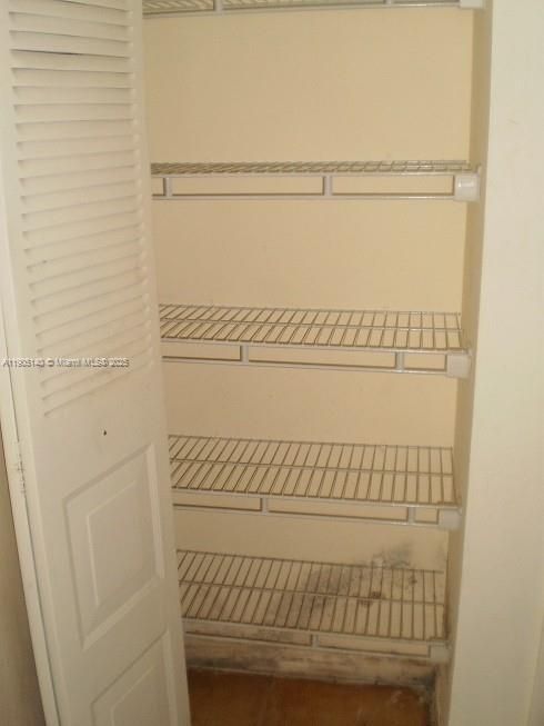 待售: $174,000 (2 贝兹, 2 浴室, 890 平方英尺)