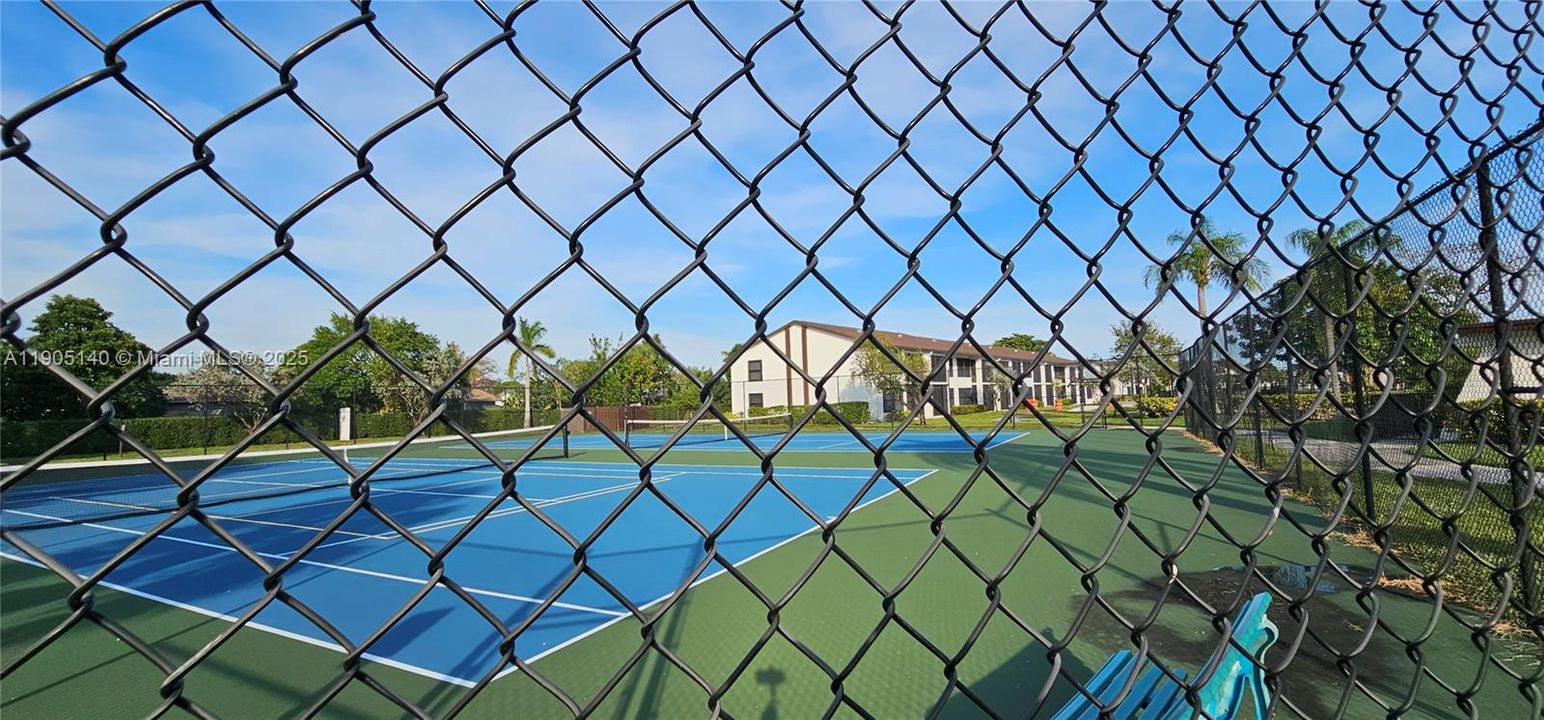 待售: $174,000 (2 贝兹, 2 浴室, 890 平方英尺)