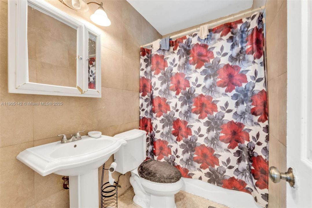 En Venta: $405,000 (3 camas, 1 baños, 1128 Pies cuadrados)